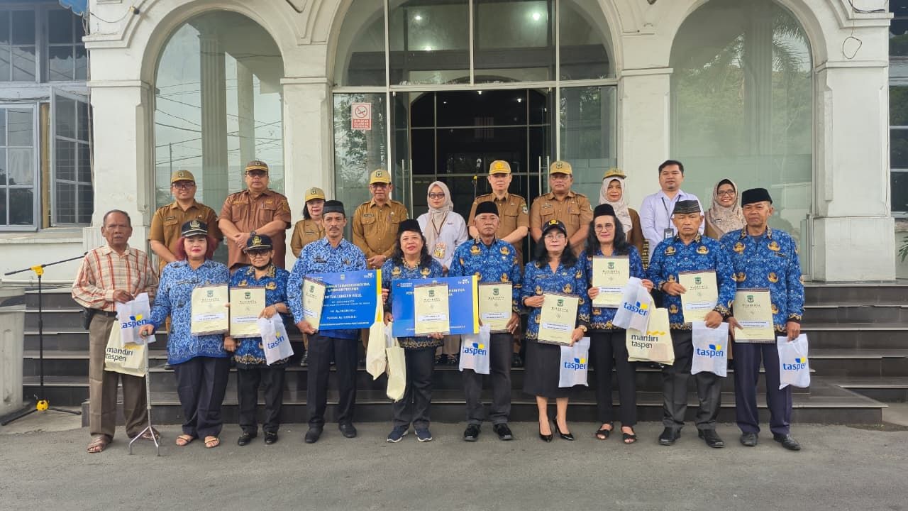 Penyerahan SK Pensiun 